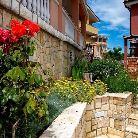Kastell Apartments Lopar Exterior photo