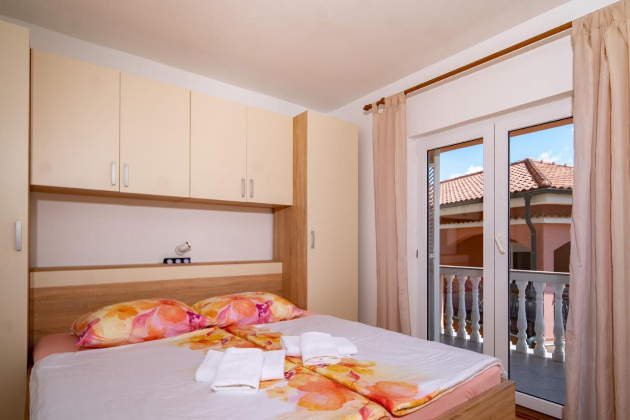 Kastell Apartments Lopar Exterior photo