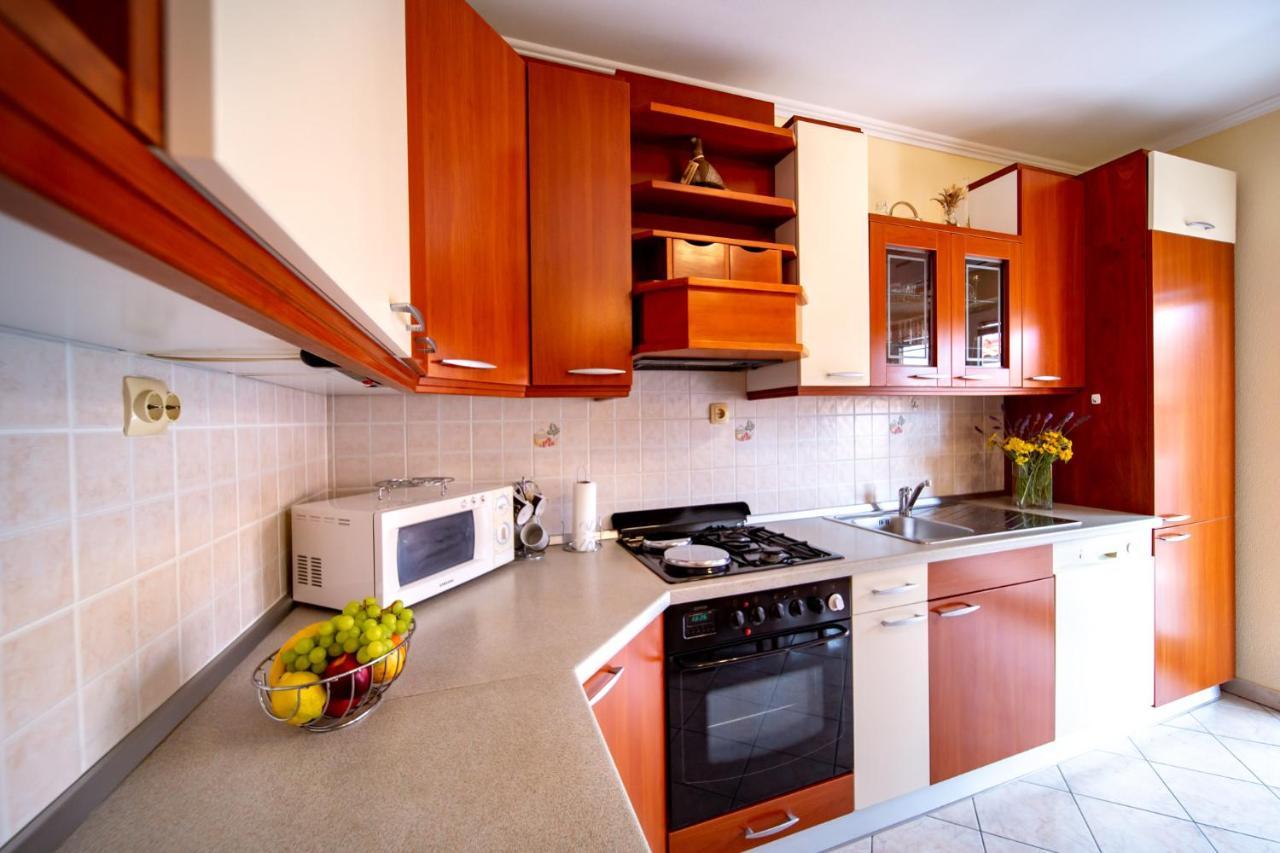 Kastell Apartments Lopar Exterior photo