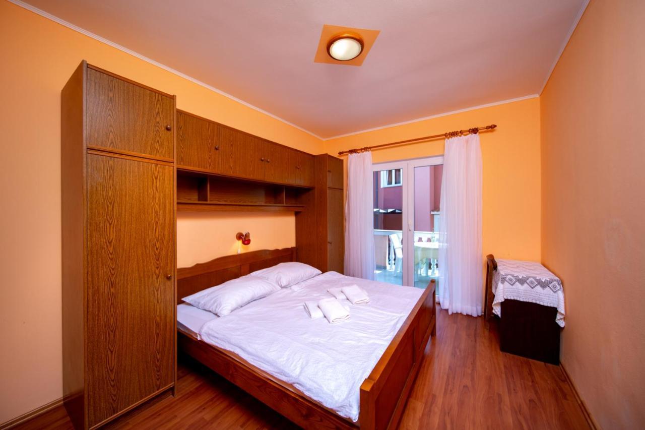 Kastell Apartments Lopar Exterior photo