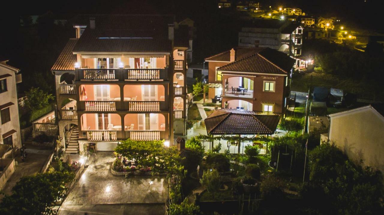 Kastell Apartments Lopar Exterior photo